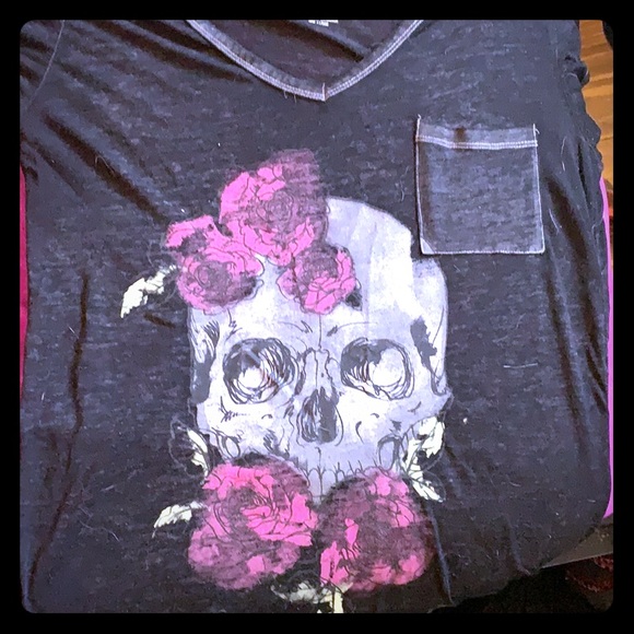 Skull & Roses V Neck Tee Shirt - Picture 1 of 5